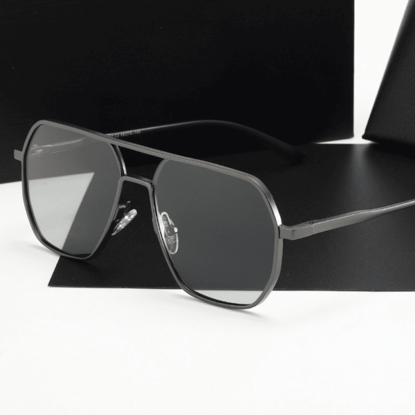 UV400 High Quality Metal Frame Sunglass - Image 3